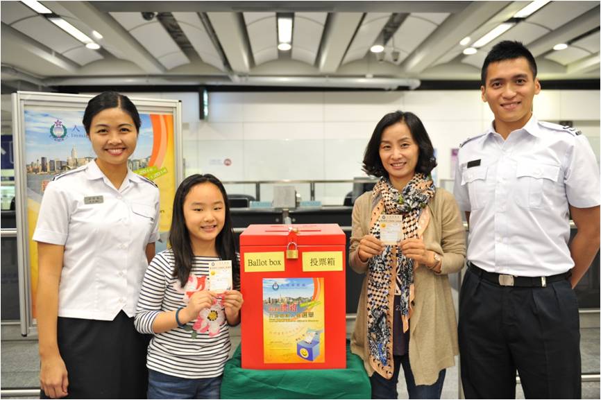 Smiling Immigration Control Officers invite visitors to vote for “The most courteous Immigration Control Officer”.