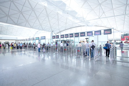 合資格的經常訪港旅客，在入境處成功登記後，便可使用自助出入境檢查服務。