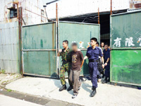 入境處特遣隊與香港警方於不同地點進行聯合反非法勞工行動。