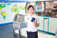 全自動化的旅行證件印製中心製作具有先進防偽特徵的電子護照。