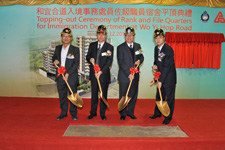 The Director of Immigration Mr K K Chan officiated the topping-out ceremony of 'Prosperity Villa'.