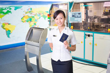 香港特區護照的防偽特徵設計和護照的個人資料印製工作，均採用最先進的技術進行。