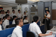 学院为不同职级的入境事务队成员举办各类在职训练课程。