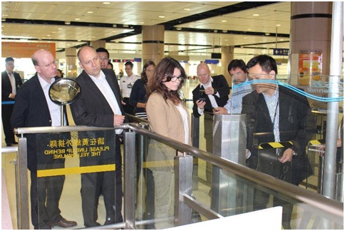 The Frontex delegation tours the automated clearance system at Lok Ma Chau Spur Line Control Point.