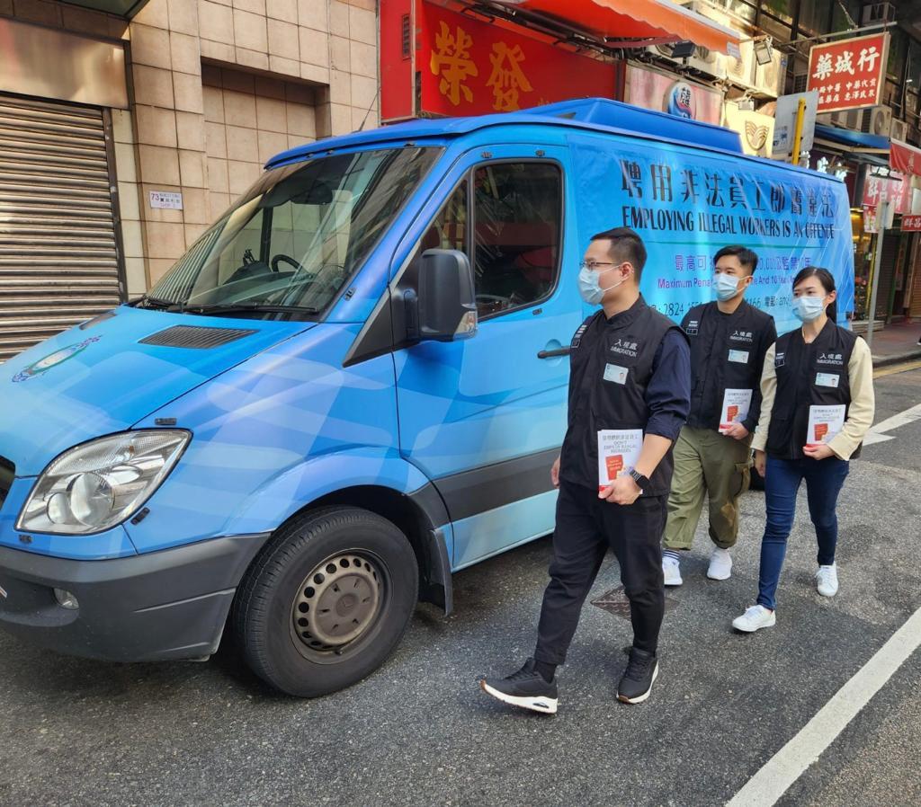 Photo shows the department's promotional vehicle broadcasting the message of “Employing Illegal Workers Is an Offence”.