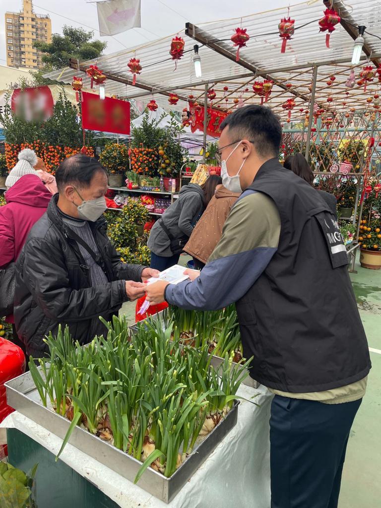 Photo shows Immigration Task Force officers distributing “Don't Employ Illegal Workers” leaflets to Lunar New Year fair’s stall keepers.