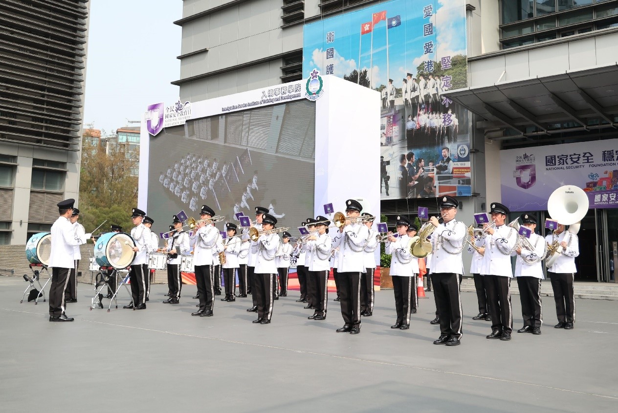 入境事务处乐队今日（四月十五日）在为响应「全民国家安全教育日」举办的开放日表演。