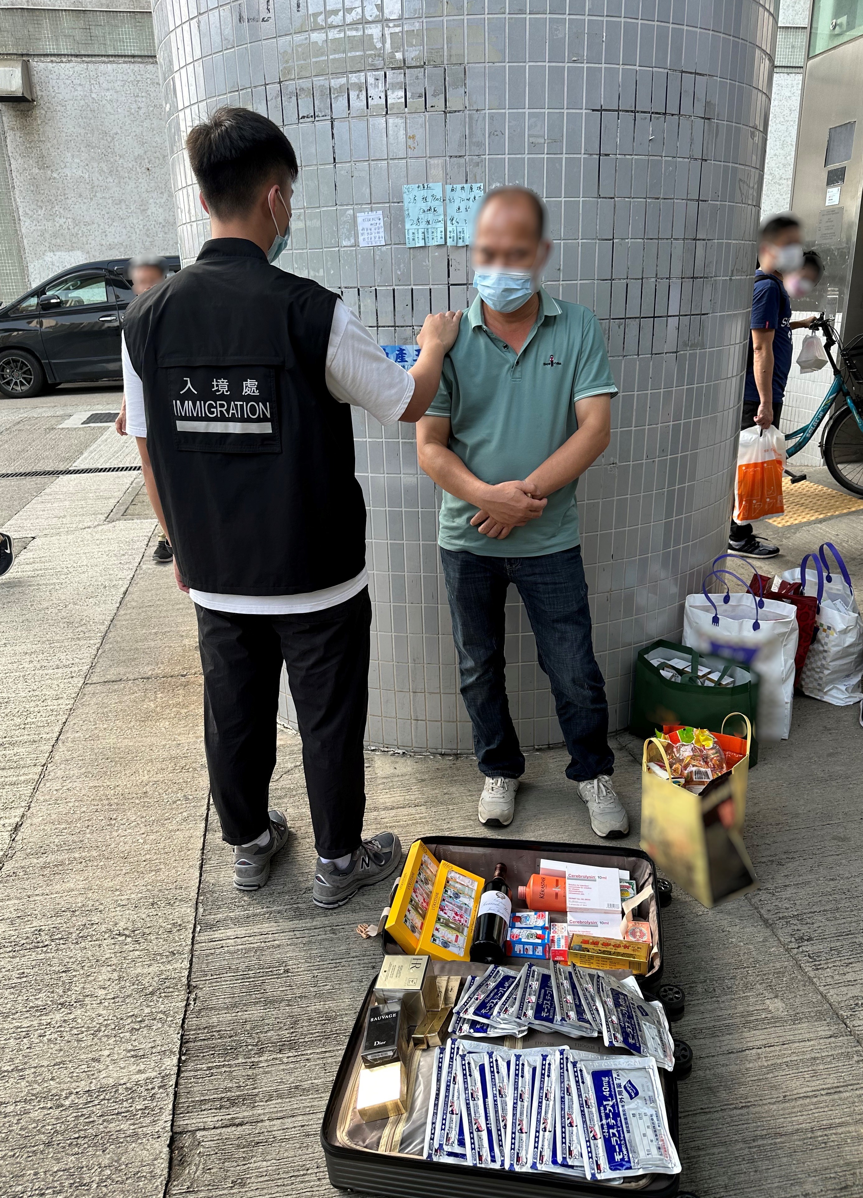 Photo shows a Mainland visitor involved in suspected parallel trading activities and his goods.