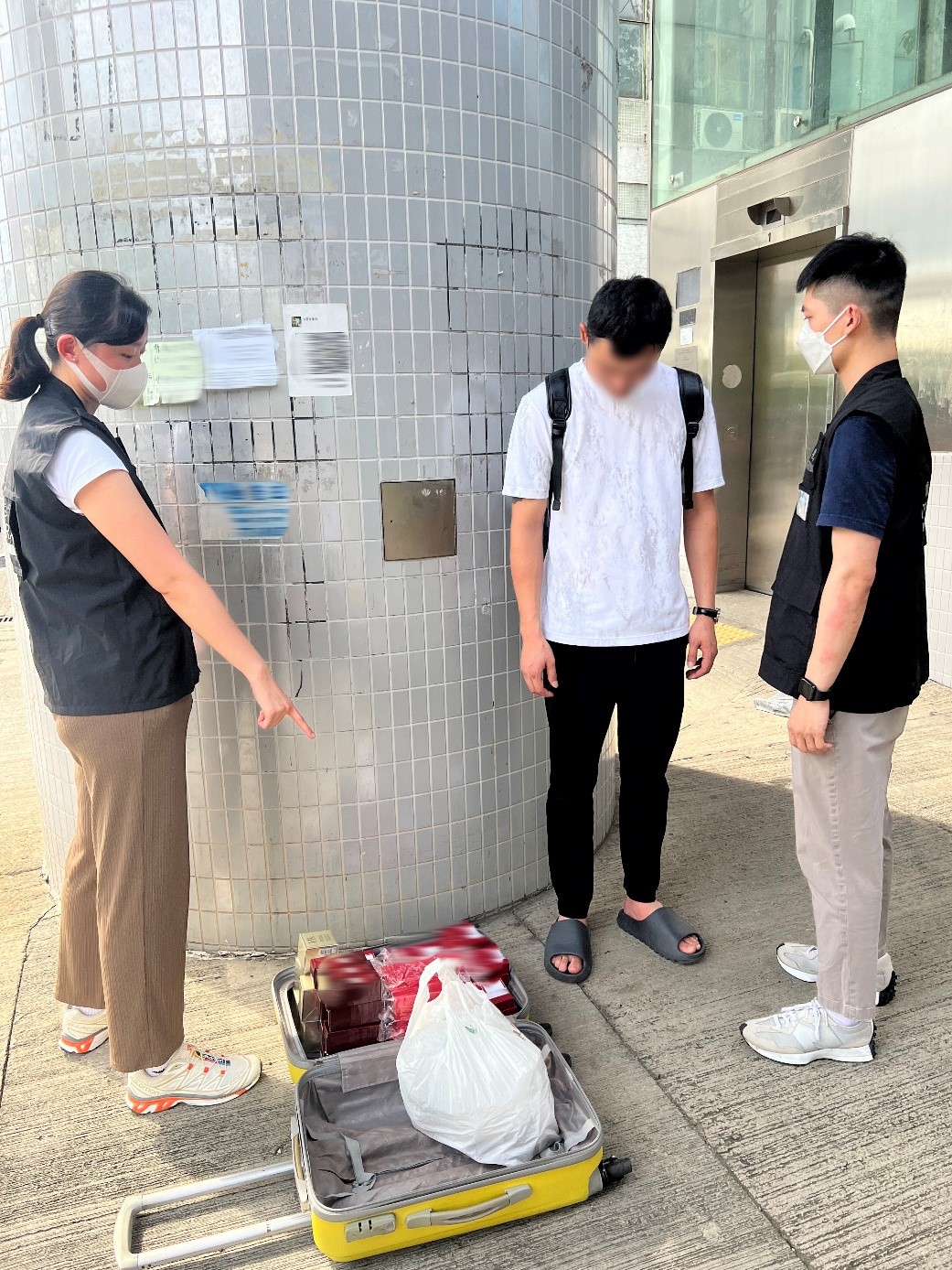 Photo shows a Mainland visitor involved in suspected parallel trading activities and his goods.