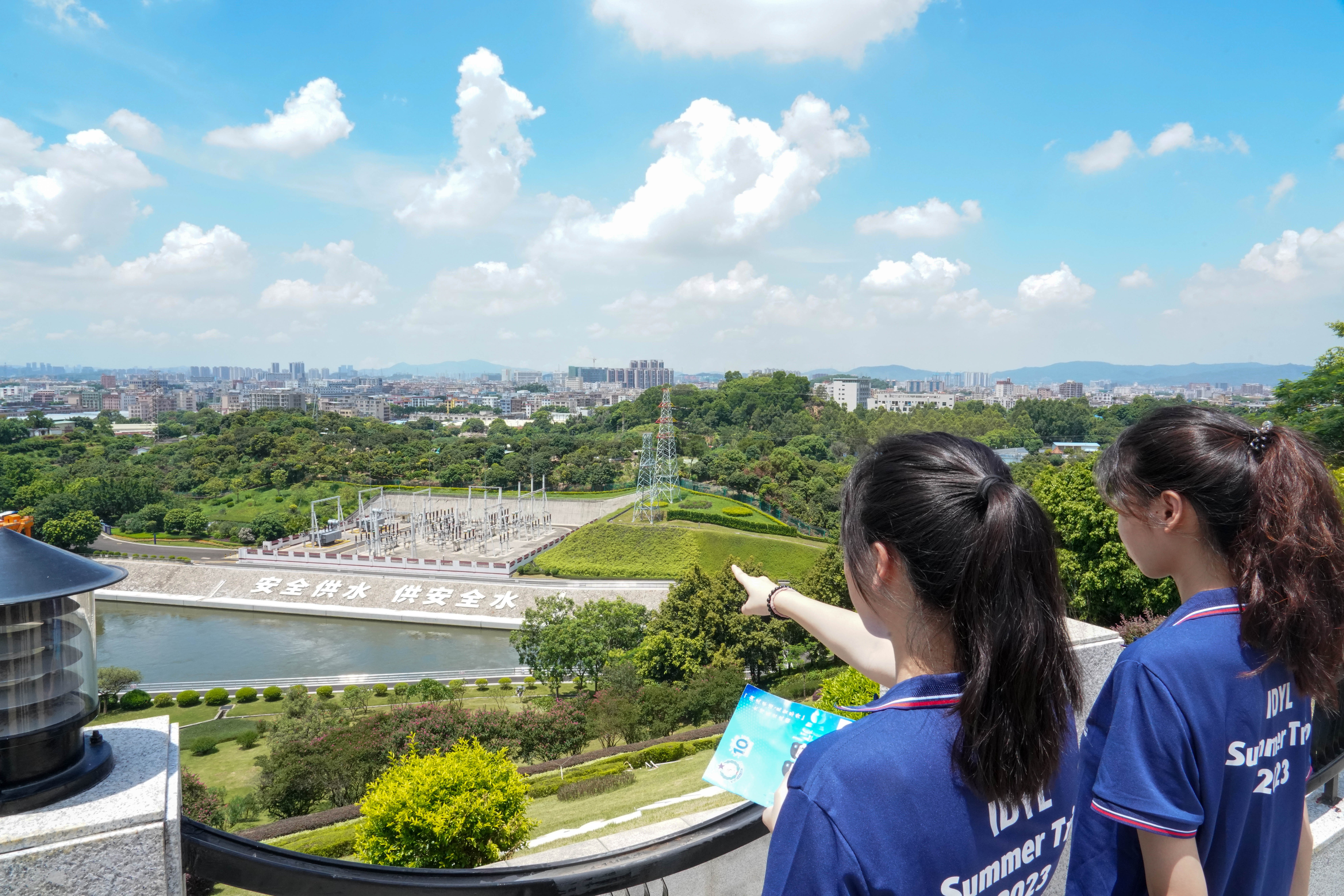 入境事務處青少年領袖團隊員於七月二十五日到訪位於東莞的東深供水工程紀念園，認識東江水供港歷史及興建工程所遇到的挑戰。