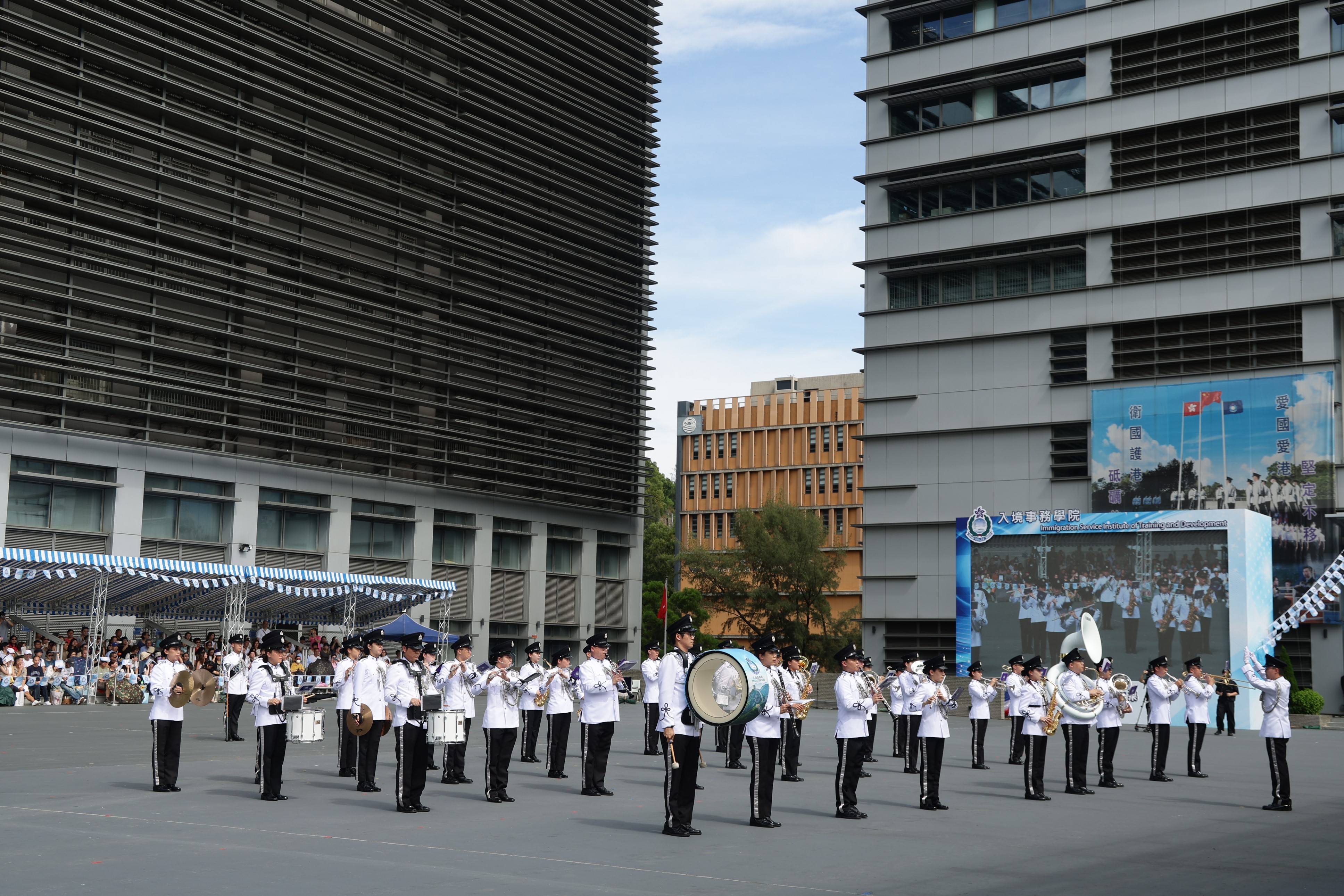 入境事務處樂隊今日（九月十三日）在入境事務學院學員結業會操中奏樂表演。