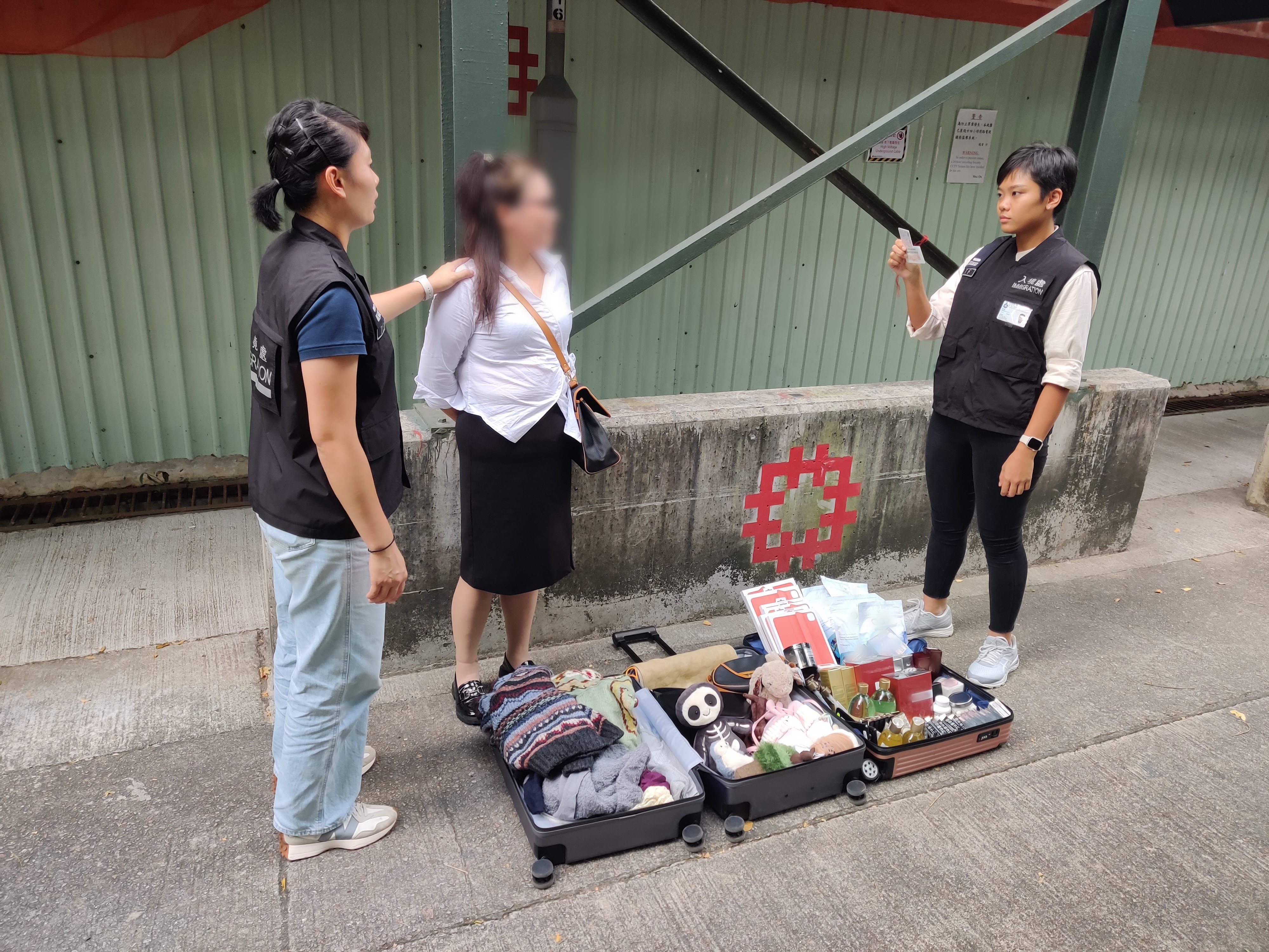 Photo shows a Mainland visitor involved in suspected illegal parallel trading activities and her goods.