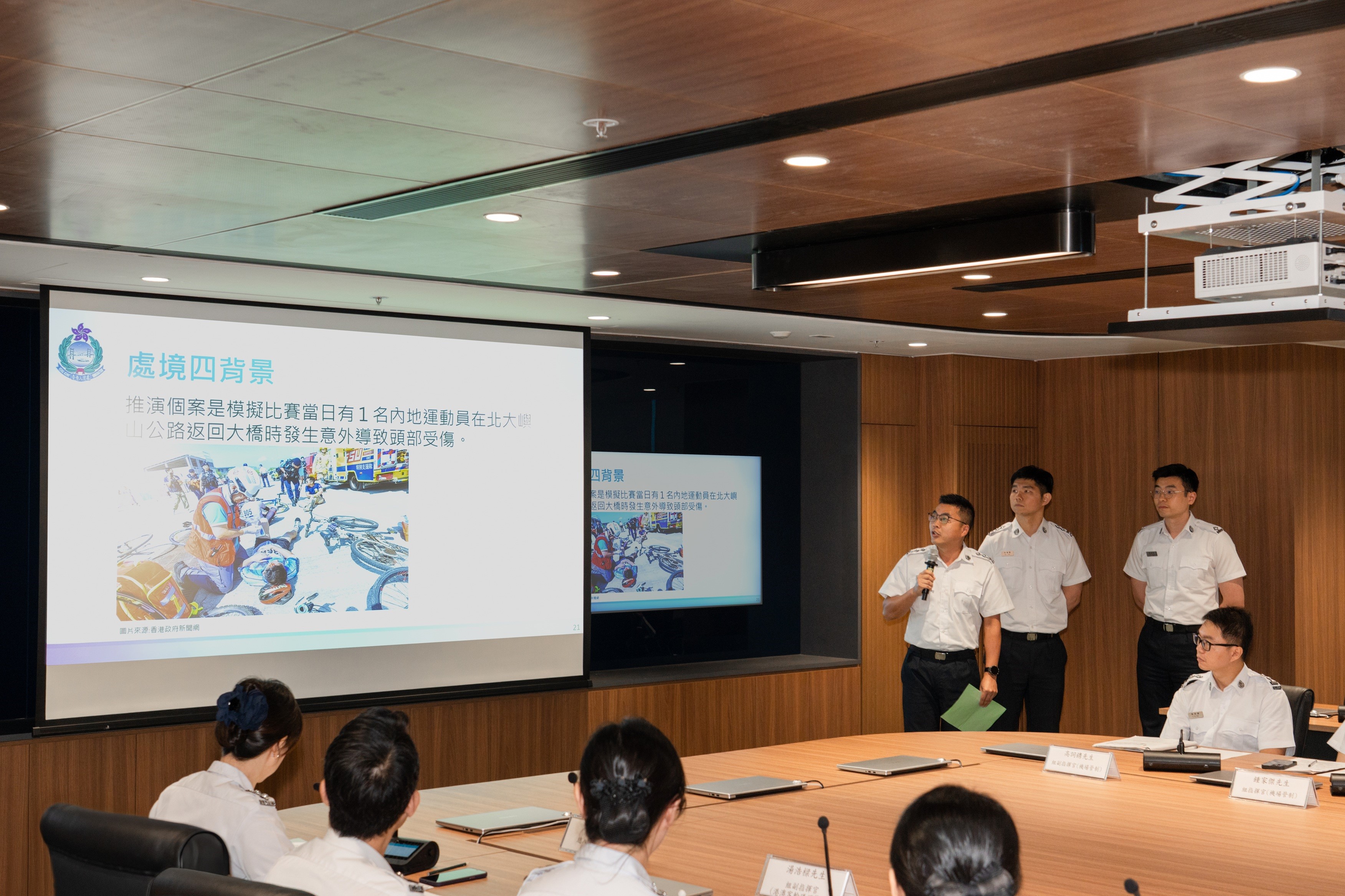 圖示入境處人員就出入境安排及十五運會跨境賽事中可能遇上的緊急情況進行情境分析及流程推演