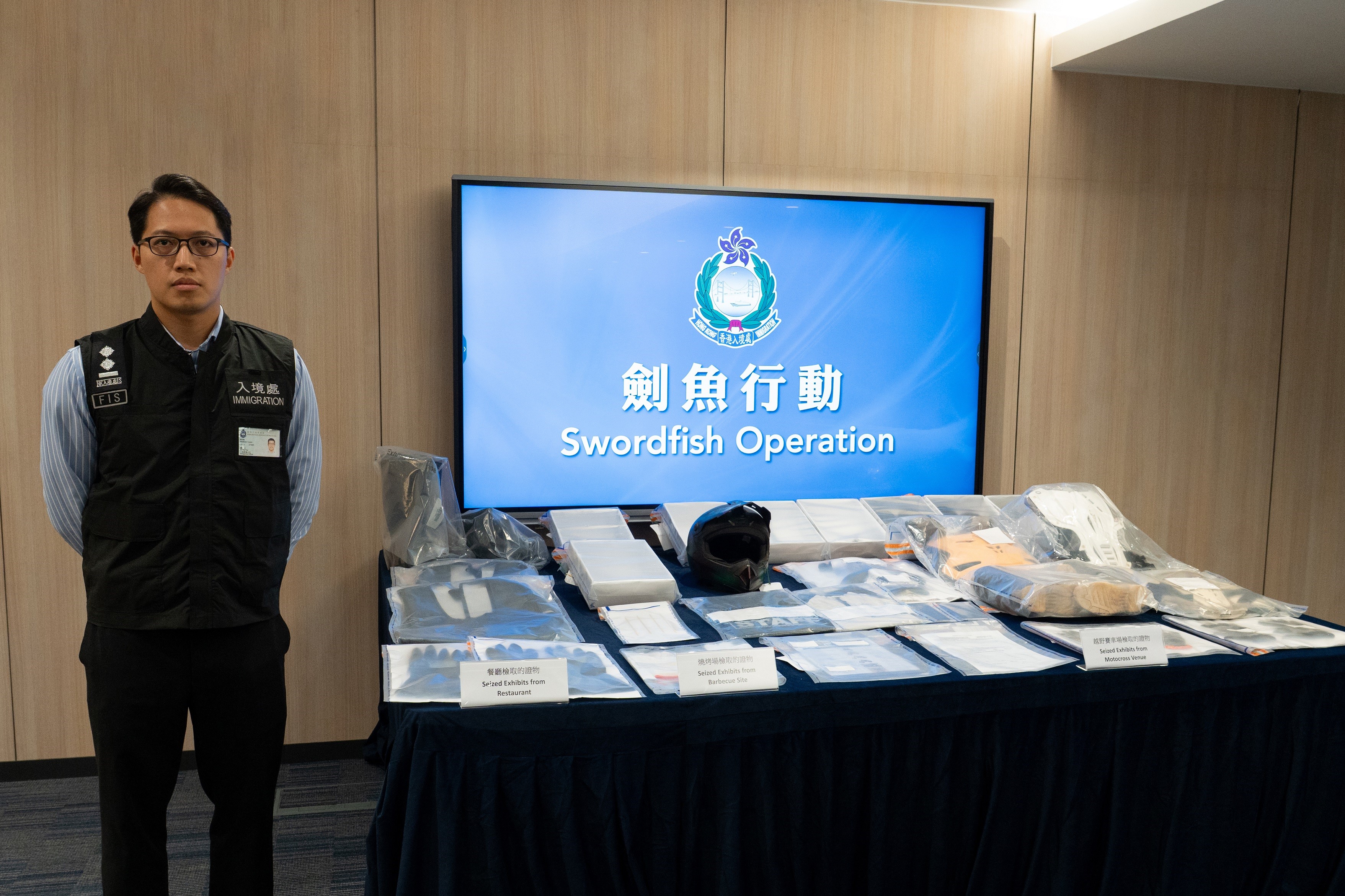 圖示為行動中檢取的證物