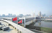 The Lok Ma Chau Spur Line Control Point commenced operation on August 15, 2007 and is linked to the Futian Port of Shenzhen by a two-level passenger bridge.