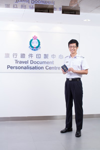 香港特区护照被誉为世界上防伪功能最佳的护照之一。