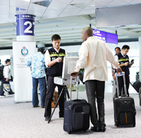 Immigration staff making use of the Mobile Imaging System and the FACES to detect people who attempt to circumvent immigration control by using different identities.