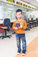 本處已達致承諾的目標，在14個工作天內為並未持有香港永久性居民身份證的兒童簽發香港特區護照。