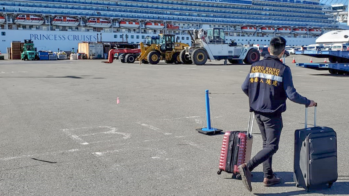 Officers sent to Japan discussed various arrangements with the local governments and prepared materials to arrange for stranded Hong Kong residents to return home as soon as possible.