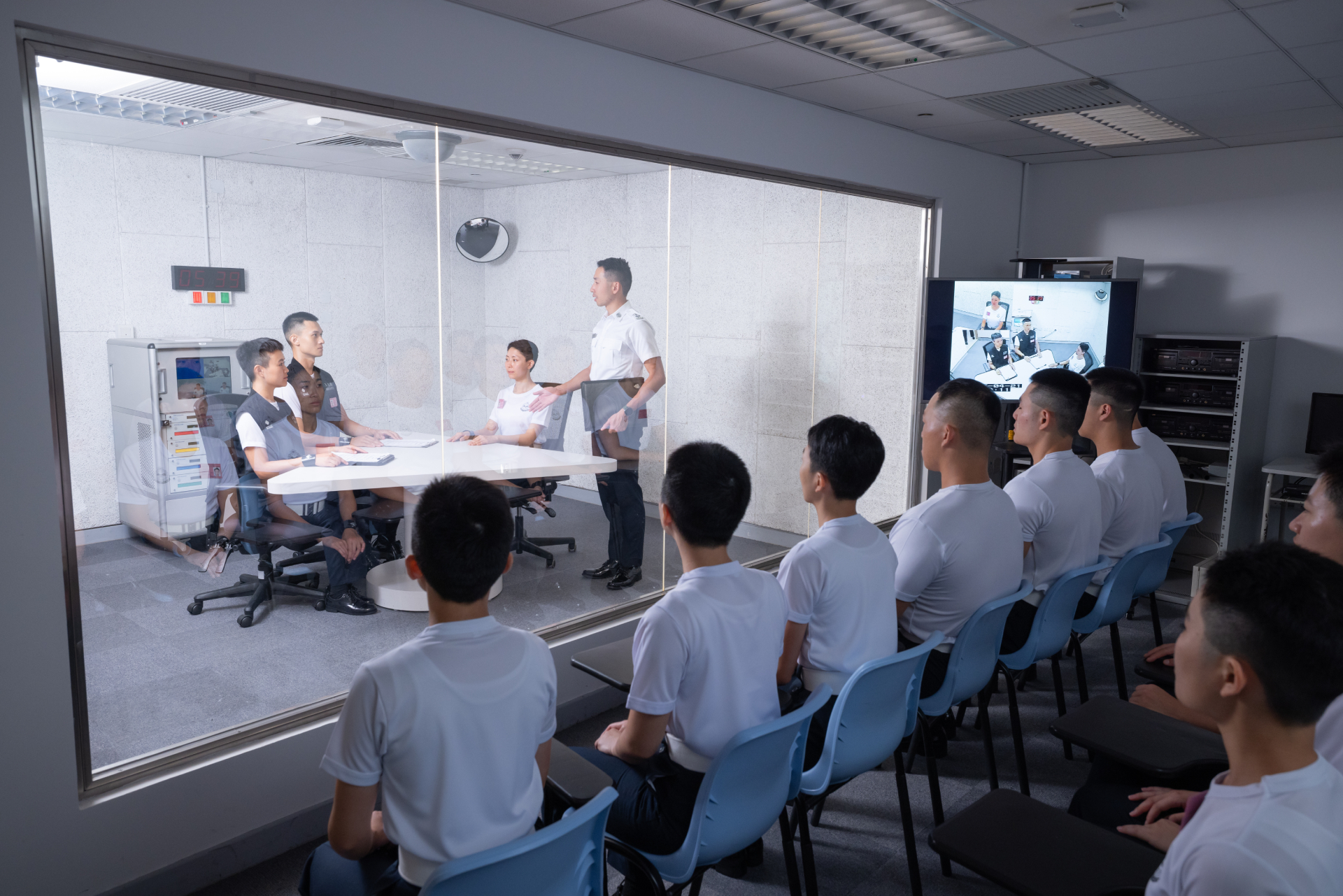 The induction training provided by the ISITD combines both theory and practice, thoroughly preparing trainees for their future work.